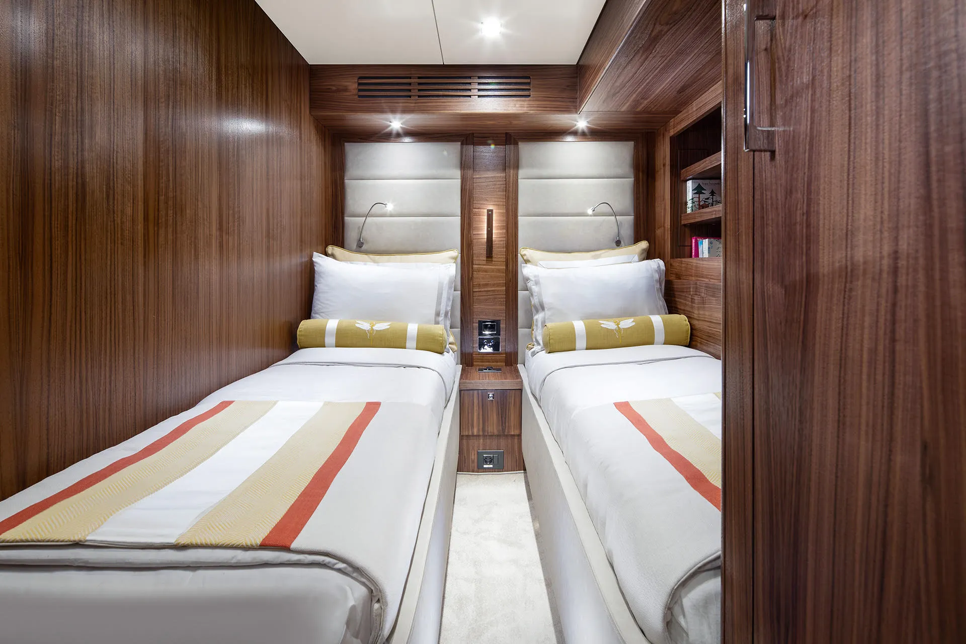 Twin cabin with two single beds